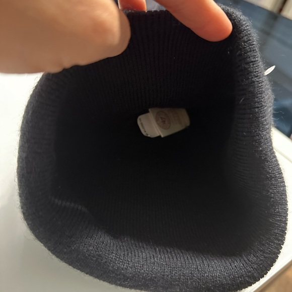 Vintage Toddler NFL Vancouver Canucks Toque - Picture 7 of 7